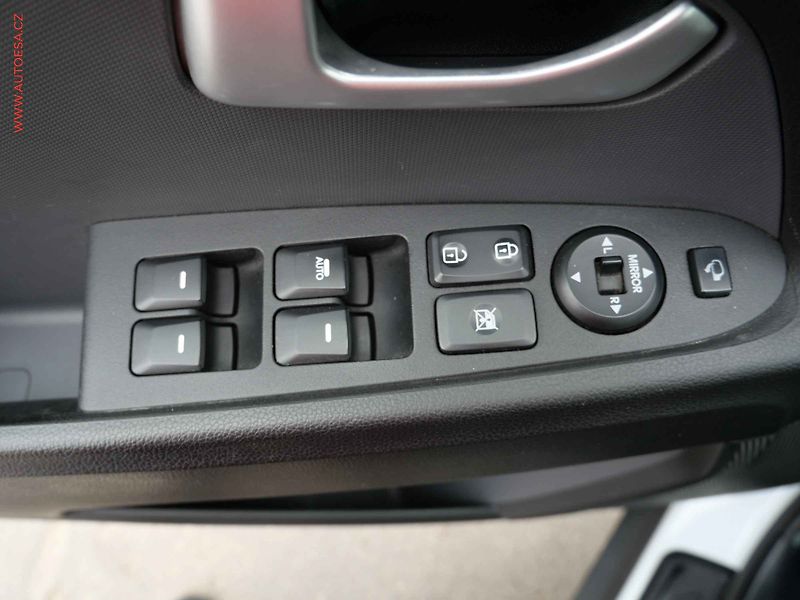 Kia Sportage (2013) 1.6 GDi, ČR - fotka 16 z 21