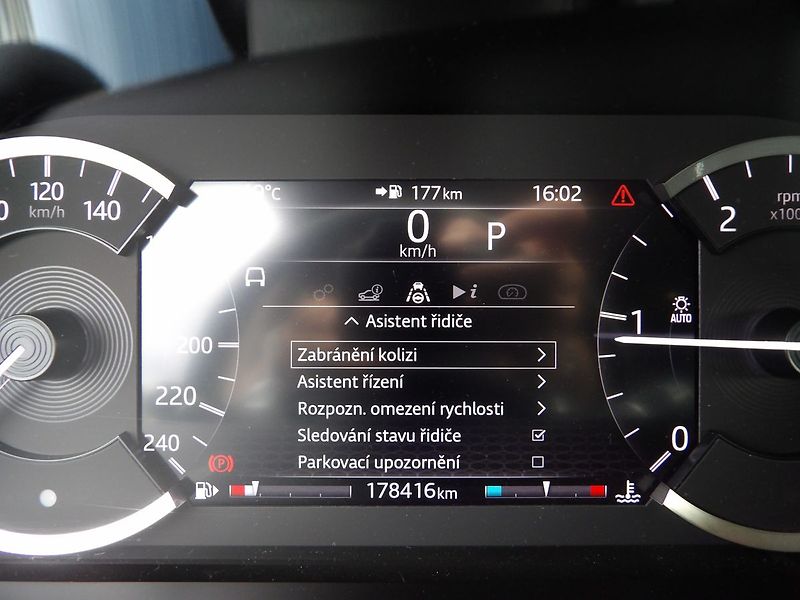 Land Rover Discovery Sport D150 S AWD A/T 7míst Tažné DPH - fotka 16 z 35