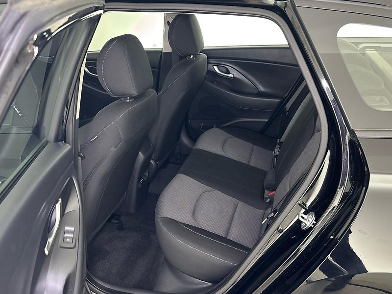 Hyundai i30 Smart DCT - fotka 8 z 27