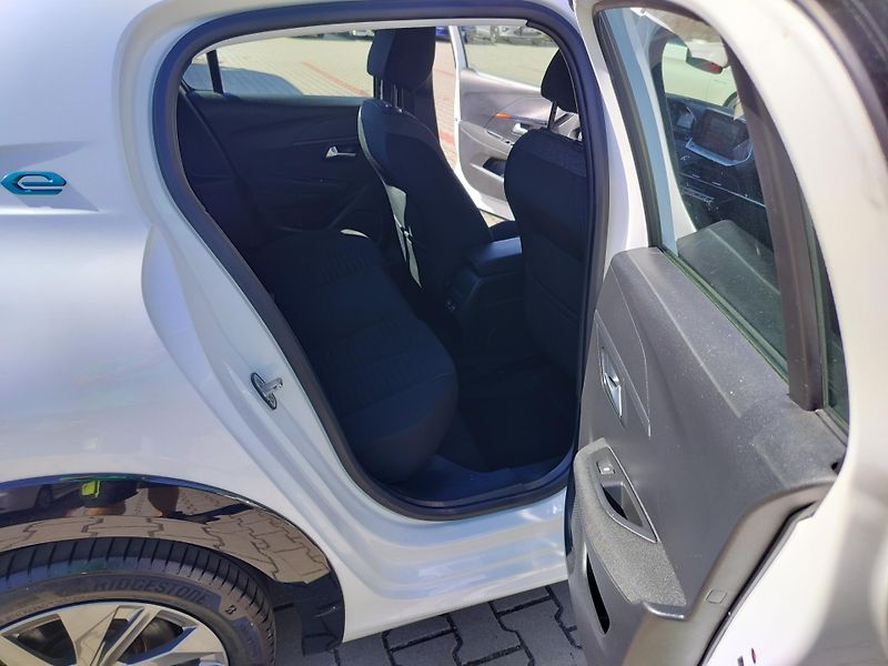 Peugeot 208 e, navigace - fotka 20 z 27