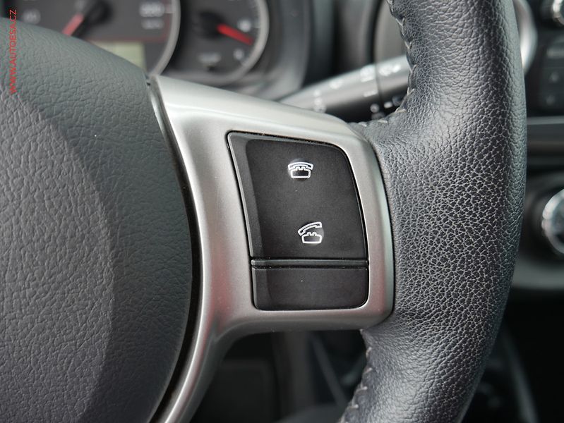 Toyota Yaris (2012) 1.3 VVT-I, ČR, AC, park - fotka 13 z 20