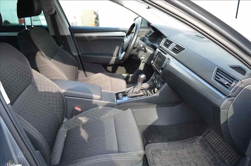Škoda Superb (2016) III. 2,0 TDI DSG - fotka 17 z 20