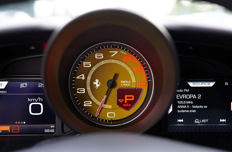 Ferrari F8 Spider/6700km/720 PS - fotka 51 z 51