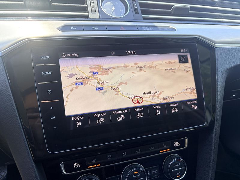 Volkswagen Passat 2.0TDI 110KW HIGHLINE DSG LED - fotka 34 z 46