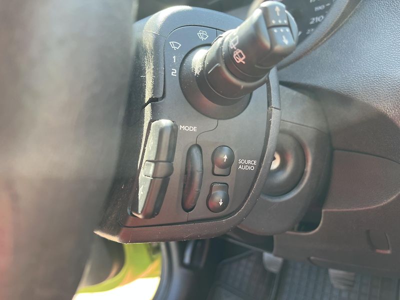 Renault Clio 1.2i 92100 km ČR - fotka 22 z 30