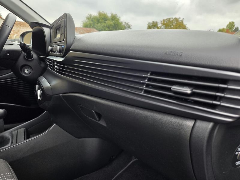 Hyundai Bayon 1.2-1.MAJ-V ZÁRUCE-KLIMA-62KW - fotka 17 z 23