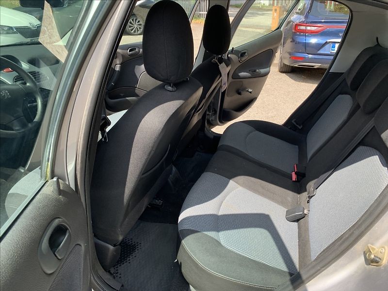 Peugeot 206 1,4 i,ČR - fotka 15 z 17
