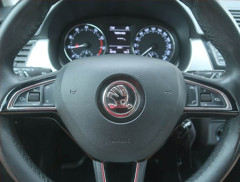 Škoda Fabia (2017) Drive 1.0, Serv.kniha - fotka 15 z 15
