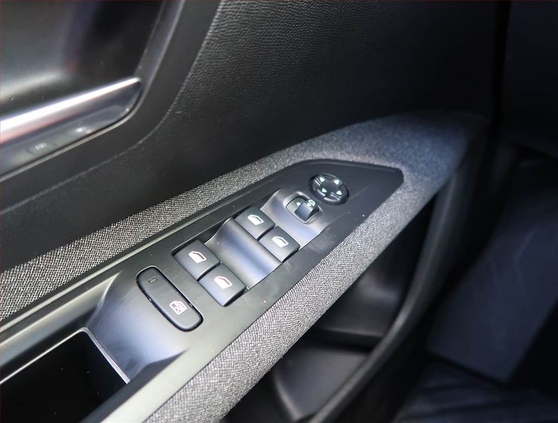 Peugeot 5008 (2020) PureTech 130, Automat, 7 míst - fotka 18 z 21