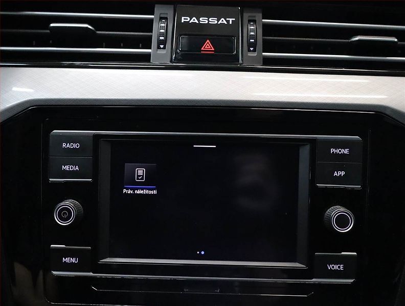 Volkswagen Passat (2019) 1.5 TSI, Tempomat - fotka 18 z 25