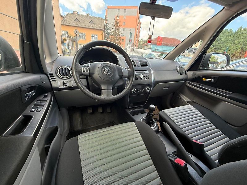 Suzuki SX4 (2010) 1.6 VVTi - Málo najeto ! - fotka 7 z 11