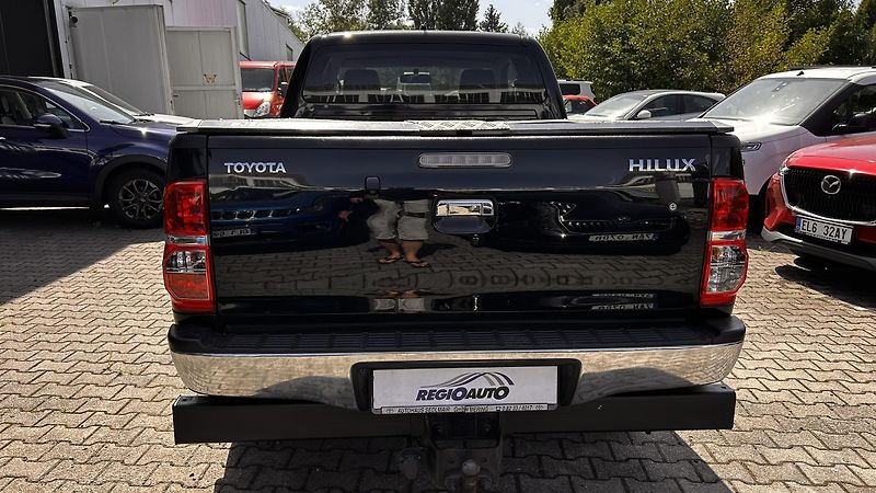 Toyota Hilux 2.5 DiD King Cab  - fotka 5 z 15