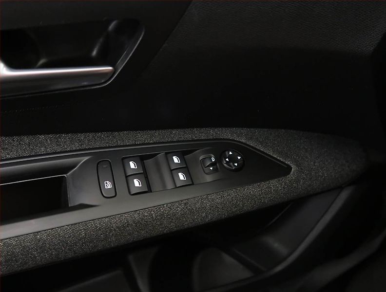 Peugeot 5008 (2021) Active PureTech 130, 7 míst - fotka 22 z 22