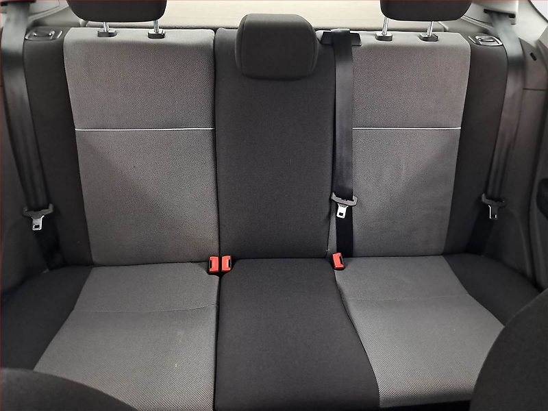 Ford Focus (2010) 1.6 16V, Navi - fotka 10 z 14