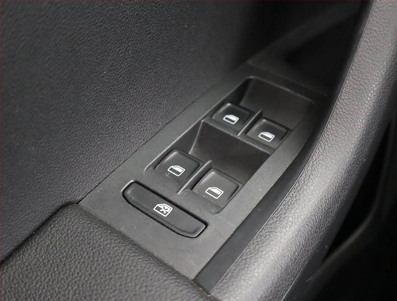 Škoda Octavia (2014) Elegance 1.6 TDI, Navi, Xenony - fotka 17 z 23