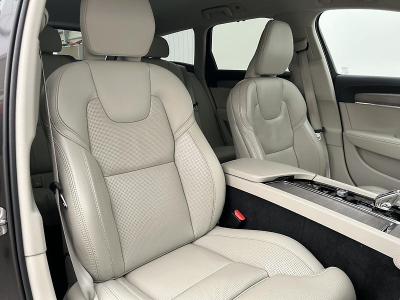 Volvo V90 2.0  B5 4x4 Cross Country Plus - fotka 19 z 30