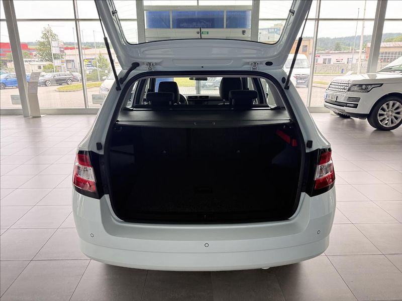 Škoda Fabia 1,2   TSI 66kW,SERVISKA - fotka 22 z 24