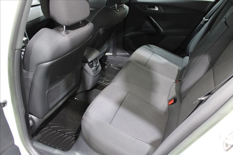Peugeot 508 1,6 16V CZ původ, nízký nájezd - fotka 13 z 31