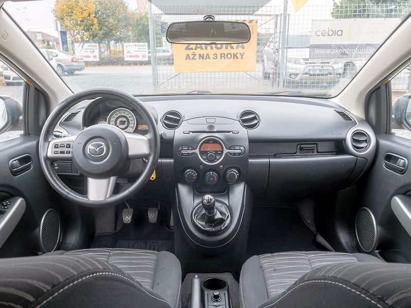 Mazda 2 (2008) 1.4i 63KW – PO SERVISU - fotka 12 z 33