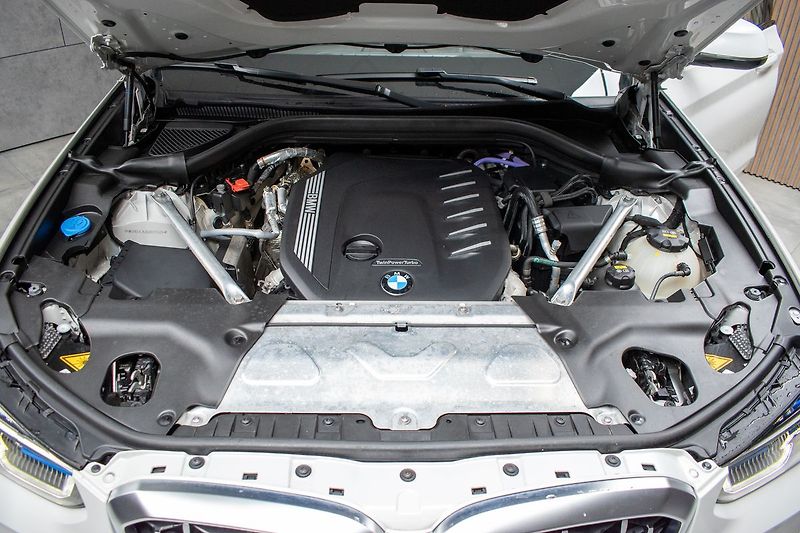 BMW X4 xD30d 210kW*HEAD-UP*TAŽNÉ*ČR - fotka 41 z 44