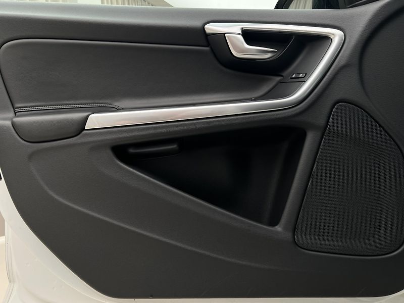 Volvo V60 CC D4 KINETIC AUT CZ - fotka 6 z 35