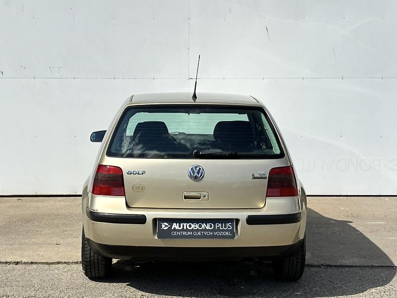Volkswagen Golf 1.6 16V 77kW - fotka 9 z 18