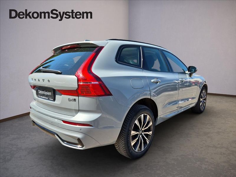 Volvo XC60 2,0 B4 AWD Plus Dark - fotka 3 z 17