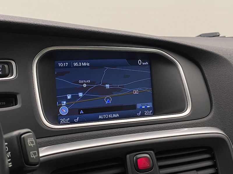 Volvo V40 D4 SUMMUM AUT CZ REZERVACE - fotka 8 z 45