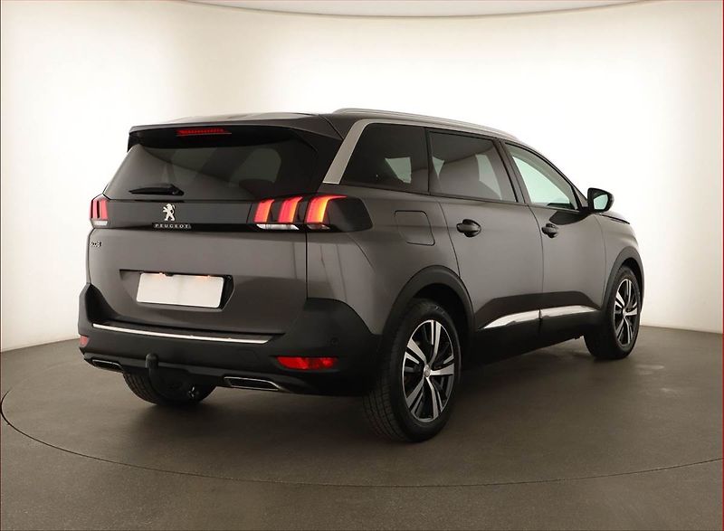 Peugeot 5008 (2020) 1.5 BlueHDi, 7 míst, Kůže - fotka 5 z 16