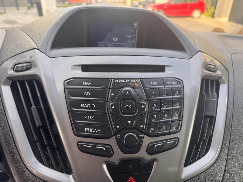 Ford Tourneo Custom 2.2TDCI 92KW L2 9.MÍST - fotka 14 z 32