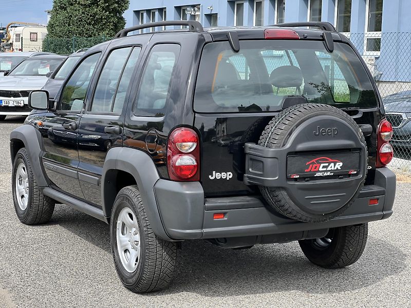 Jeep Cherokee 2.8CRD 4x4 MANUÁL 6 R.ST. - fotka 5 z 38