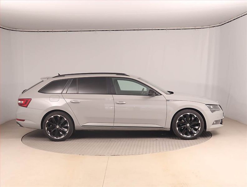 Škoda Superb (2019) Sportline 2.0 TDI, 4X4 - fotka 6 z 19