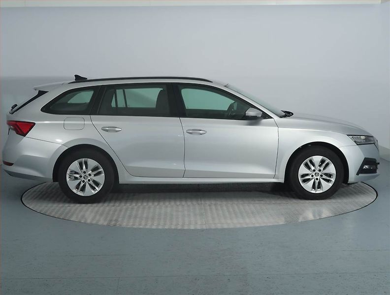 Škoda Octavia (2022) Ambition 2.0 TDI, ČR,1.maj - fotka 6 z 15