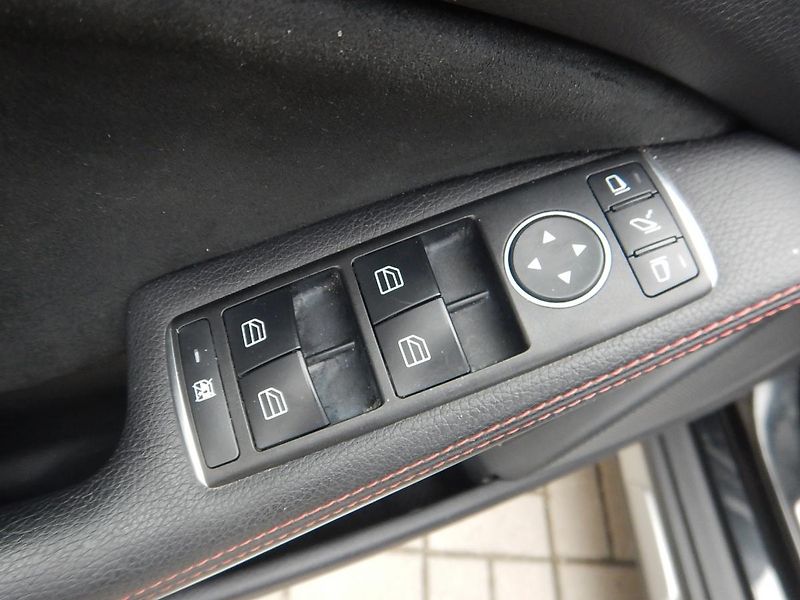 Mercedes-Benz GLA 220 CDI 4MATIC AMG AUTOMAT - fotka 17 z 33
