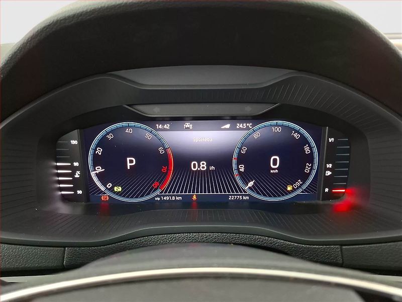 Škoda Karoq (2023) 1.5 TSI - fotka 11 z 17