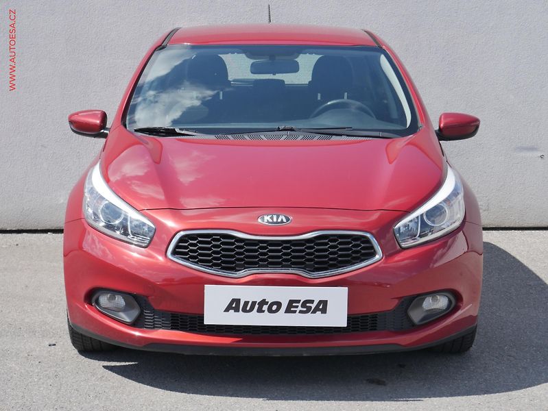 Kia Ceed (2014) 1.4i, 1.maj,ČR, AC - fotka 2 z 19