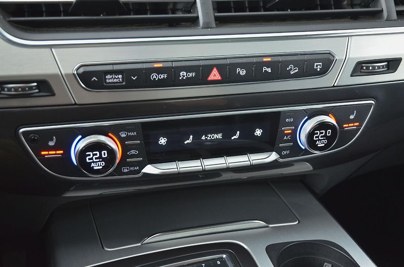 Audi Q7 (2015) 3.0 TDi Quattro S-LINE / ČR - fotka 35 z 47