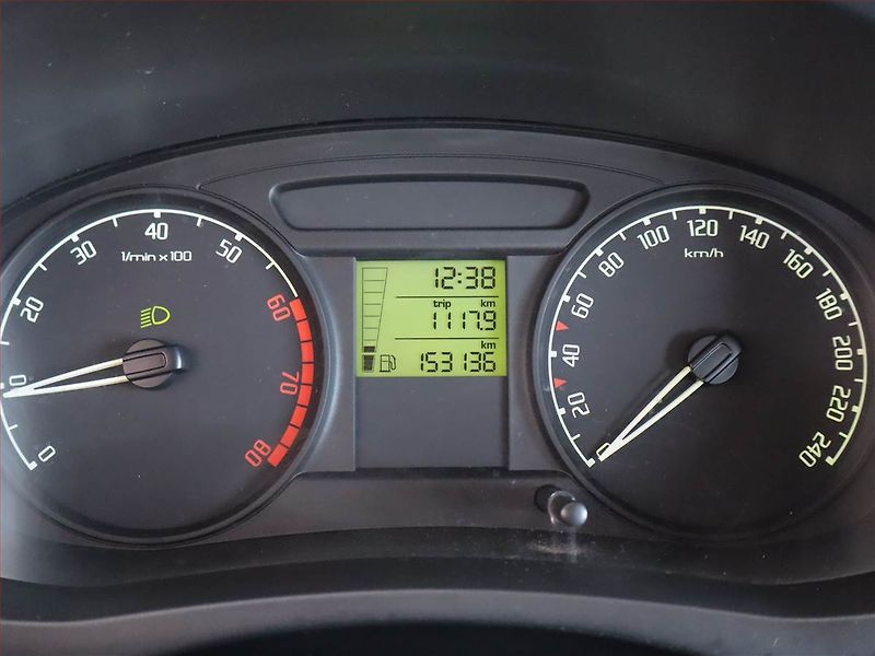 Škoda Fabia (2009) 1.2, po STK, v dobrém stavu - fotka 11 z 13