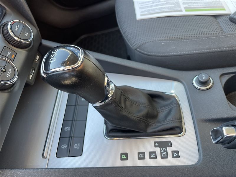 Škoda Octavia 1,8 i 132kw DSG Style Xenon LE - fotka 18 z 35