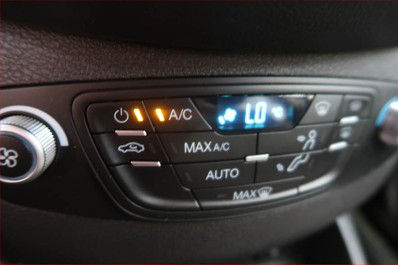 Ford Tourneo Courier (2018) Trend 1.0 EcoBoost, 5Míst, ČR - fotka 14 z 16