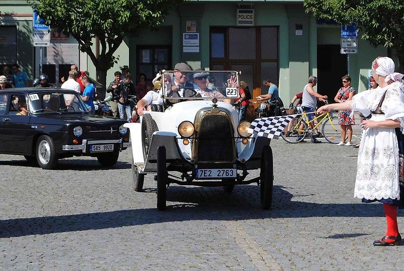 Veterány se sjely do Veselí nad Lužnicí na Selské Baroko 2023.