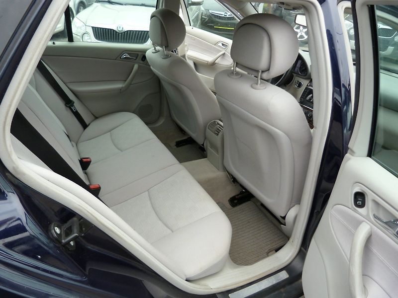 Mercedes-Benz Třídy C 200 CDI - fotka 18 z 21