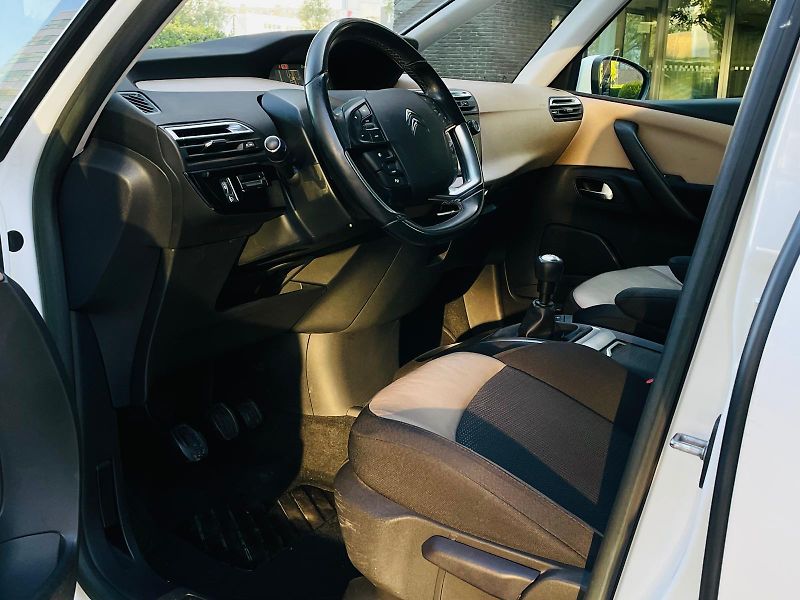 Citroën Grand C4 Picasso 2.0HDi MANUÁL KAMERA TAŽNÉ - fotka 26 z 48