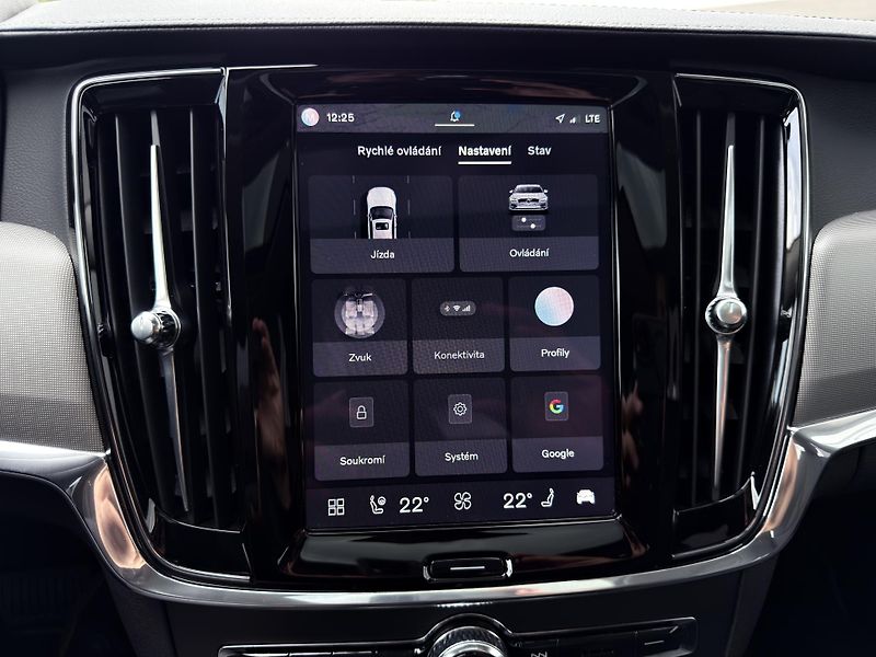 Volvo S90 T8 AWD // ULTIMATE // 335 kW - fotka 33 z 50