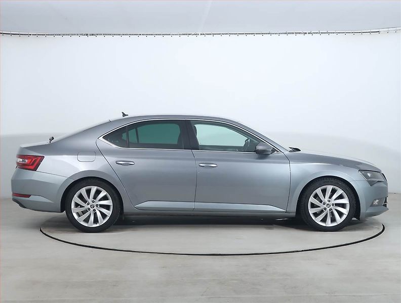 Škoda Superb (2019) Style 2.0 TDI, Kůže, Navi - fotka 6 z 22