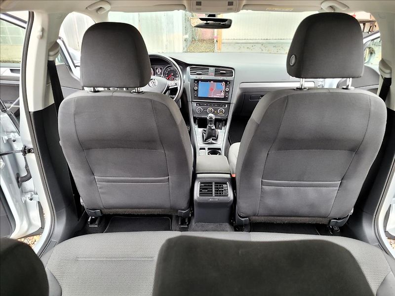 Volkswagen Golf 1,0 TSI,navi,digiklima,acc,alu - fotka 42 z 49