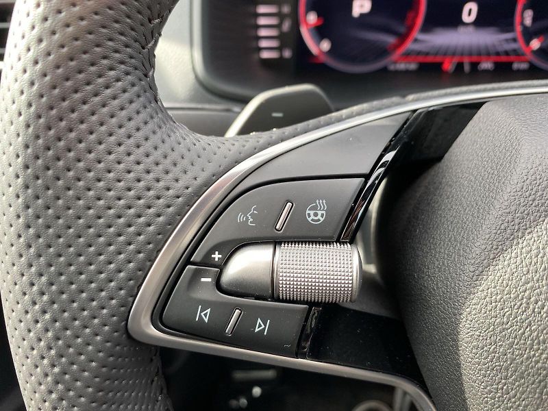 Škoda Karoq (2026) 2.0 TDI 4x4 DSG SportLine - fotka 26 z 38