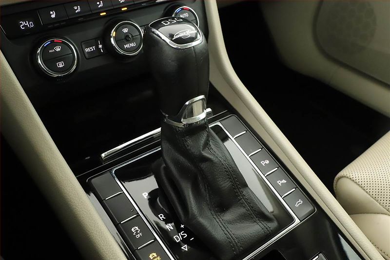 Škoda Superb (2016) Laurin&Klement 2.0 TDI - fotka 10 z 20