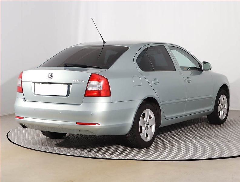 Škoda Octavia (2010) 1.2 TSI, Navi, Tempomat - fotka 5 z 16