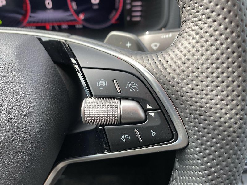 Škoda Karoq (2026) 2.0 TDI 4x4 DSG SportLine - fotka 27 z 38